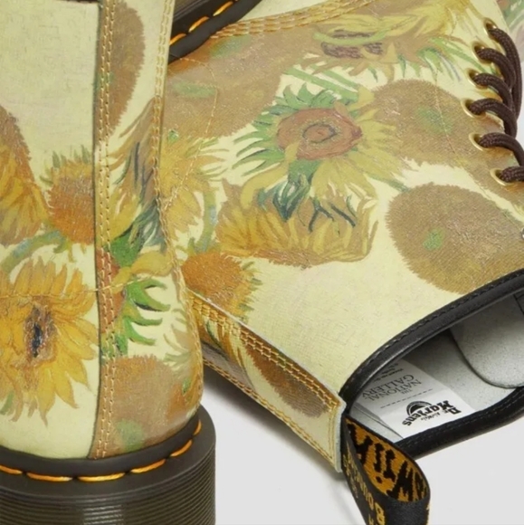 DR. MARTENS x THE NATIONAL GALLERY 1460 Van Gogh Sunflowers Sz US 8 Women/ 7 Men - Picture 7 of 10